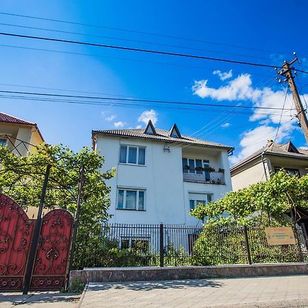 Guest House In Drachino Svalyava Bagian luar foto