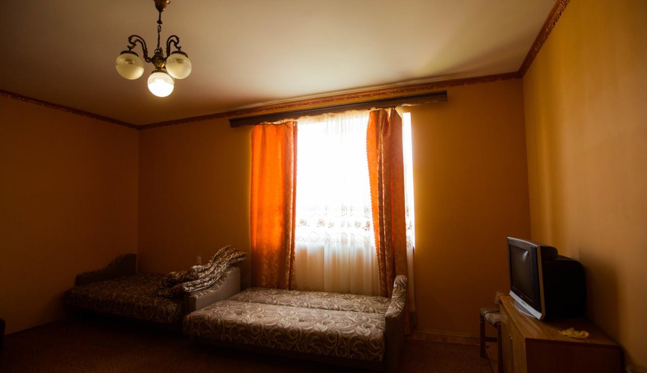 Guest House In Drachino Svalyava Bagian luar foto