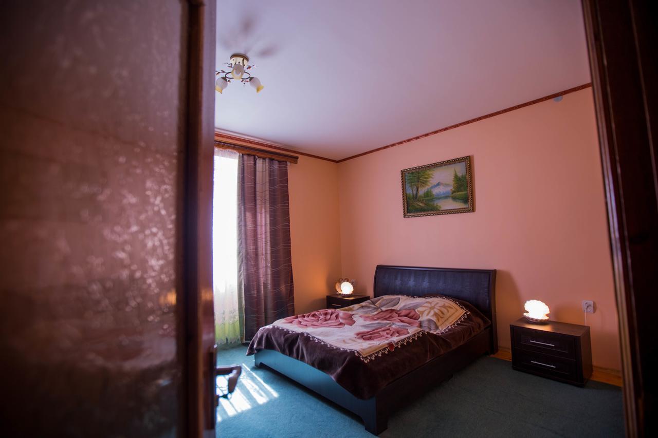 Guest House In Drachino Svalyava Bagian luar foto
